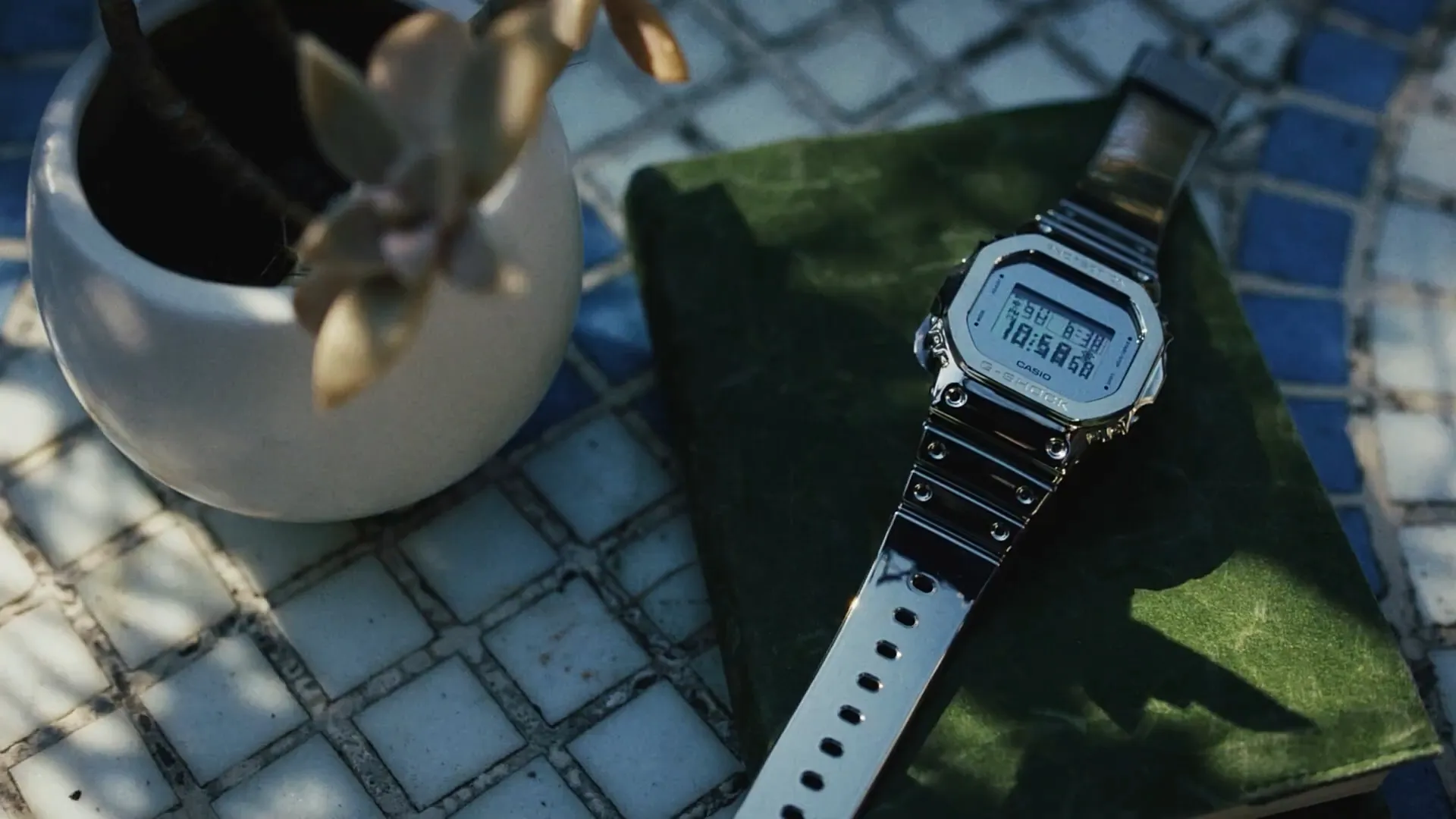 G-SHOCK FINE METALLIC SERIESのスチル